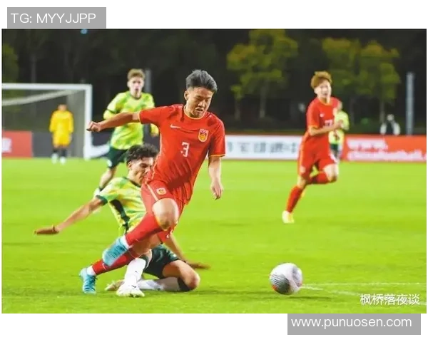 花里胡哨的足球星用炫酷技巧点燃赛场激情引爆观众热情